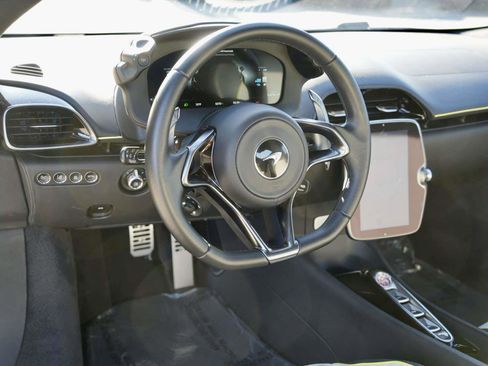 Used 2023 McLaren Artura image 9