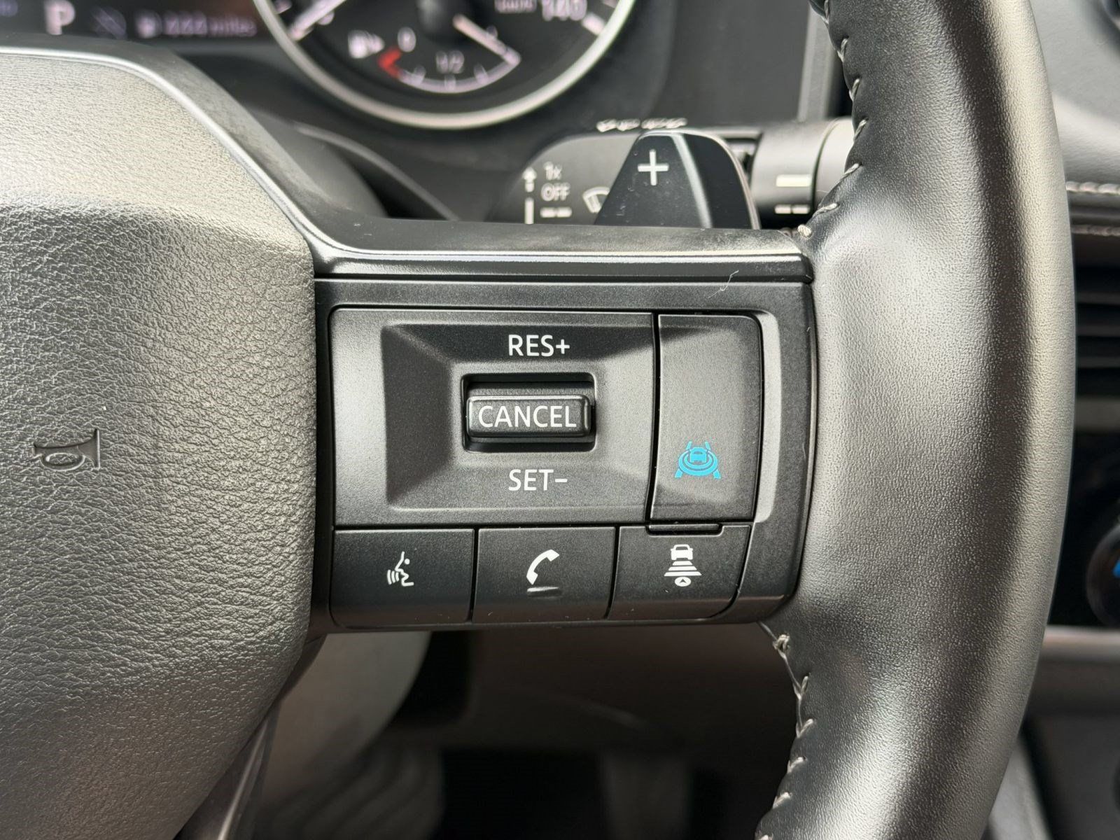 Used 2025 Nissan Rogue SV AWD/4WD image 19