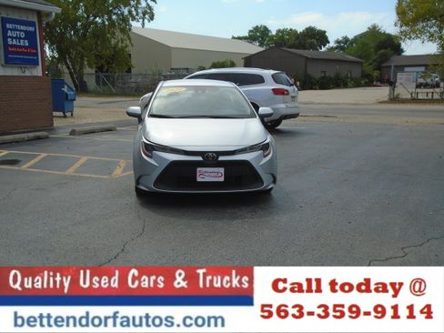 Used 2022 Toyota Corolla LE image 3