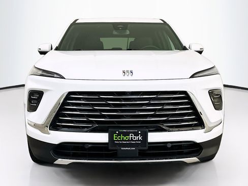 Used 2025 Buick Enclave Preferred image 2