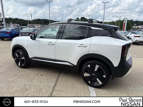 New 2025 Nissan Kicks SR image 7