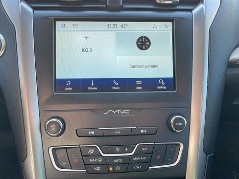 Used 2020 Ford Fusion SE image 6