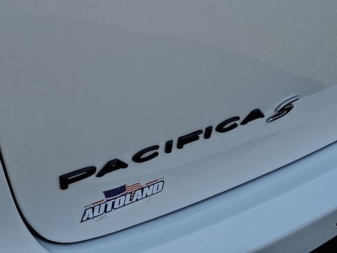 Certified 2023 Chrysler Pacifica Touring-L w/ S Appearance Package AWD/4WD image 30