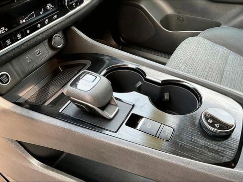 Used 2021 Nissan Rogue SV image 19