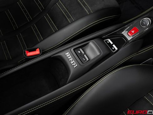 Used 2022 Ferrari F8 Tributo image 36