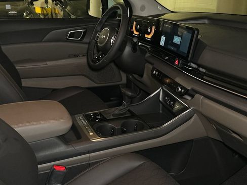 New 2026 Kia Carnival EX FWD image 13