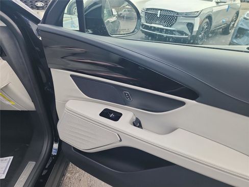 New 2026 Lincoln Nautilus Premier image 23