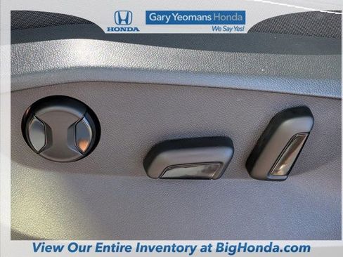 Used 2024 Volkswagen Taos SE image 21