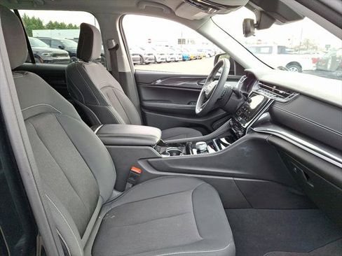 Certified 2023 Jeep Grand Cherokee Laredo image 12