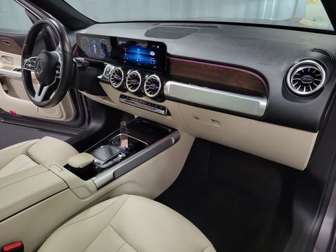 Used 2022 Mercedes-Benz GLB 250 4MATIC w/ Premium Package Lite image 33