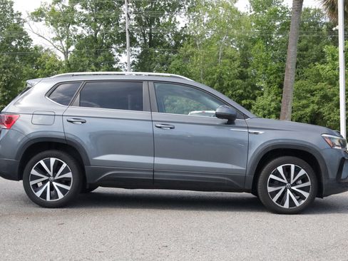 Used 2024 Volkswagen Taos SE image 4