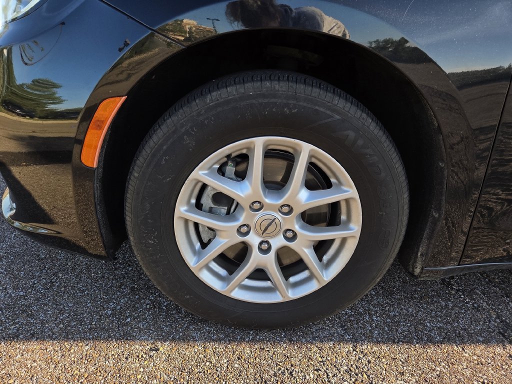 Used 2023 Chrysler Pacifica Touring-L FWD image 28