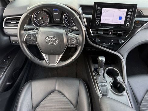 Used 2024 Toyota Camry SE image 11