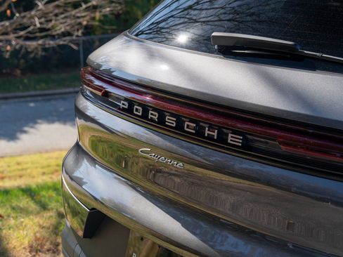 Certified 2025 Porsche Cayenne image 15