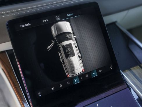 Certified 2025 Cadillac Escalade Sport Platinum image 18