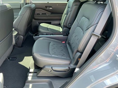 New 2026 Nissan Pathfinder Platinum FWD image 12
