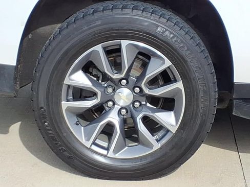 Used 2022 Chevrolet Suburban LT RWD image 5