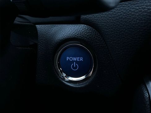 Used 2022 Toyota RAV4 SE w/ Convenience Package image 30