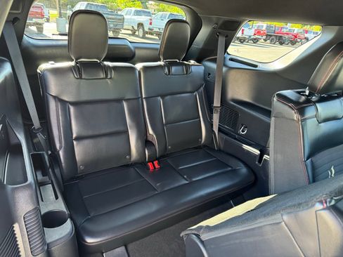 Used 2025 Ford Explorer ST-Line w/ ST-Line Street Pack AWD/4WD image 34