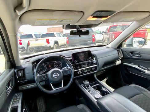 Used 2024 Nissan Pathfinder SV AWD/4WD image 31