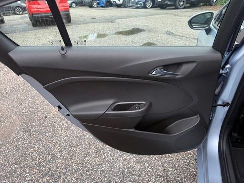 Used 2017 Chevrolet Cruze LS FWD image 18