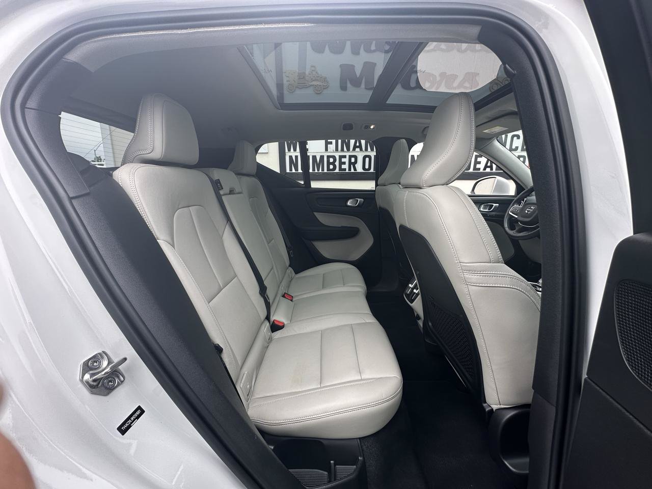 Used 2021 Volvo XC40 T4 Inscription FWD image 24