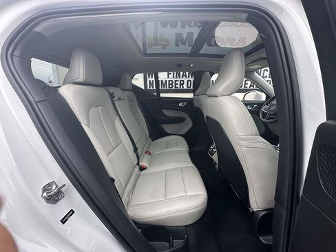 Used 2021 Volvo XC40 T4 Inscription FWD image 24