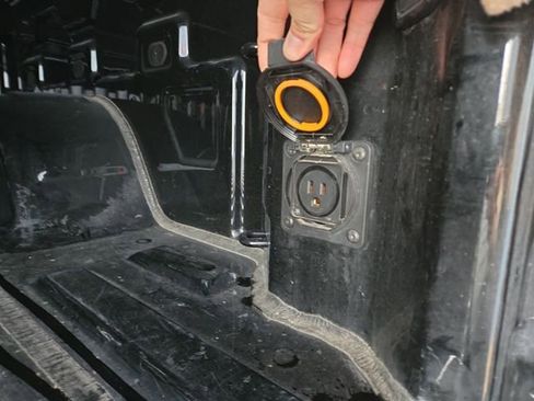 Used 2023 GMC Sierra 1500 Elevation image 35