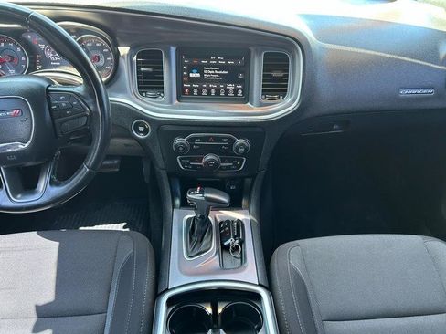 Used 2019 Dodge Charger SXT RWD image 10