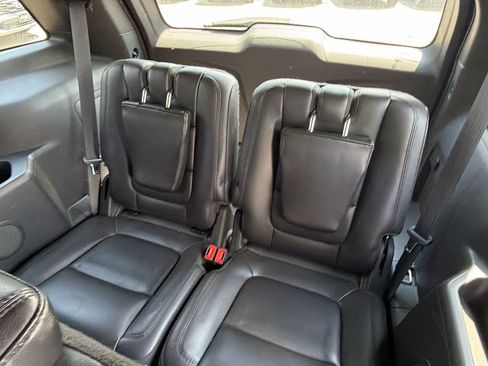 Used 2013 Ford Explorer XLT FWD image 26