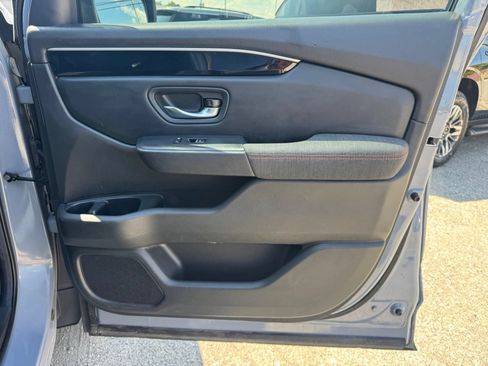 Used 2025 Honda Pilot Sport image 34