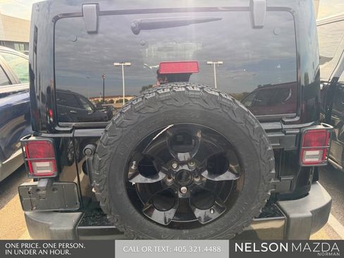 Used 2015 Jeep Wrangler Unlimited Sahara AWD/4WD image 7