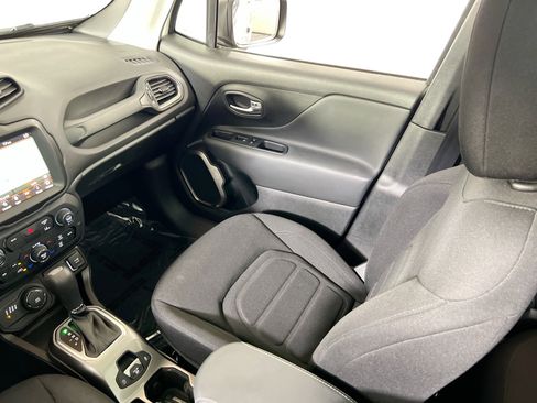 Used 2022 Jeep Renegade Latitude w/ Sun/Sound Group AWD/4WD image 24