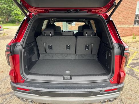 New 2026 Chevrolet Traverse LT w/ Sun and Wheel Package AWD/4WD image 8