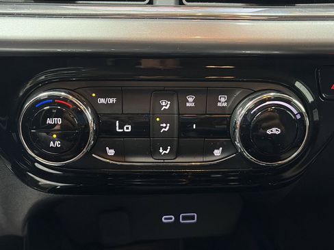 Used 2025 Chevrolet Trax LT w/ LT Convenience Package FWD image 15