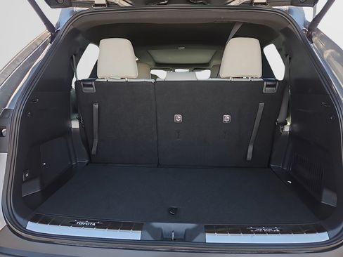 Used 2025 Toyota Grand Highlander AWD Hybrid image 10