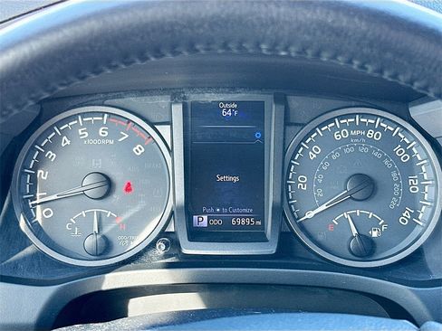 Used 2017 Toyota Tacoma TRD Sport image 12