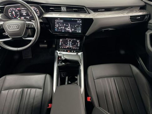 Used 2024 Audi Q8 e-tron Premium Plus image 17