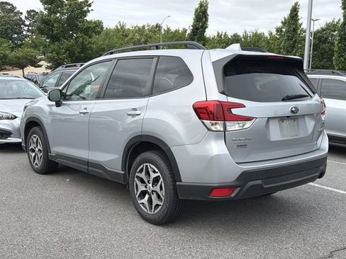 Used 2021 Subaru Forester Premium AWD/4WD image 6