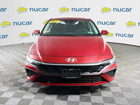 Used 2025 Hyundai Elantra Hybrid FWD image 2