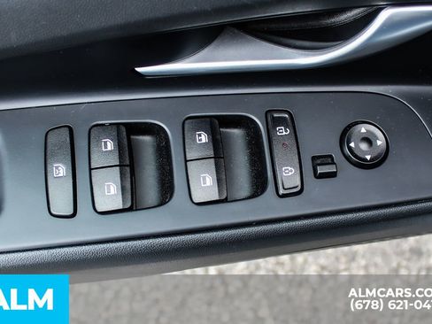 Used 2025 Hyundai Elantra SE FWD image 34