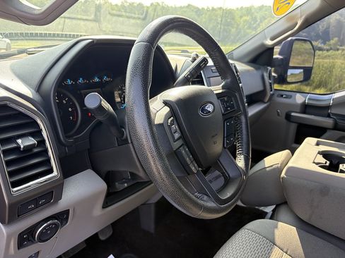 Used 2015 Ford F150 XLT w/ Equipment Group 302A Luxury AWD/4WD image 29