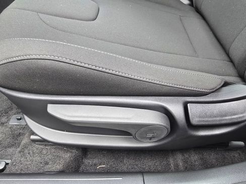 New 2026 Hyundai Elantra Hybrid FWD image 17