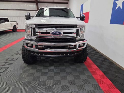 Used 2019 Ford F250 XLT w/ XLT Premium Package AWD/4WD image 17