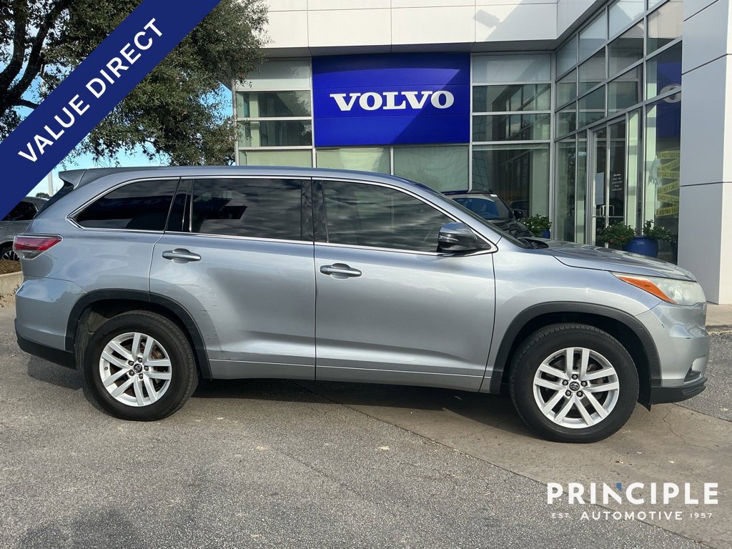 Used 2016 Toyota Highlander LE FWD image 3
