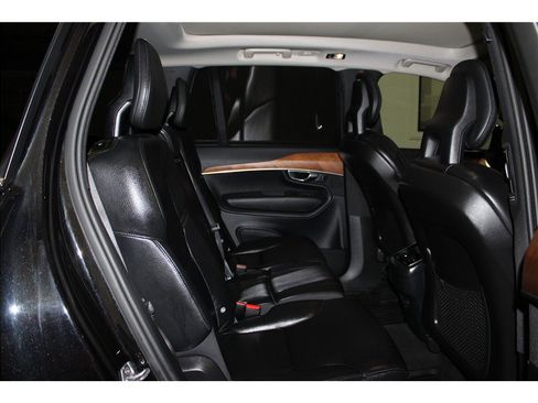 Used 2021 Volvo XC90 T5 Momentum w/ Protection Package Premier image 21