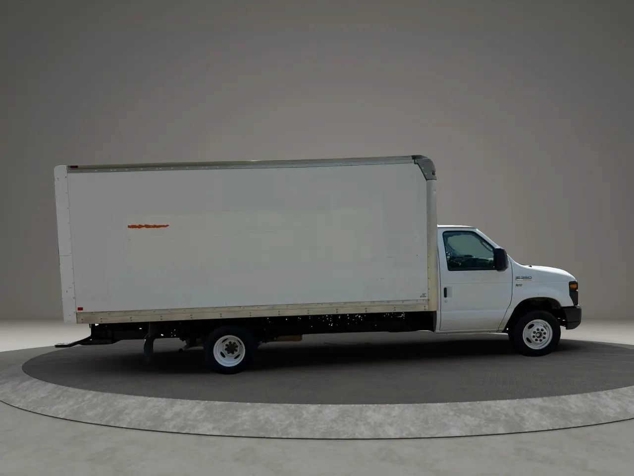 Used 2016 Ford E-350 and Econoline 350 Super Duty RWD image 9