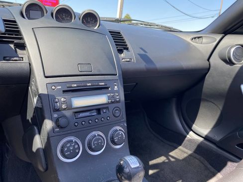 Used 2005 Nissan 350Z Touring image 25