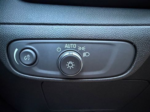 Used 2023 Chevrolet Bolt EUV LT w/ Convenience Package FWD image 16