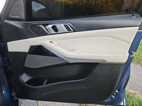 Used 2019 BMW X5 xDrive50i w/ M Sport Package image 20